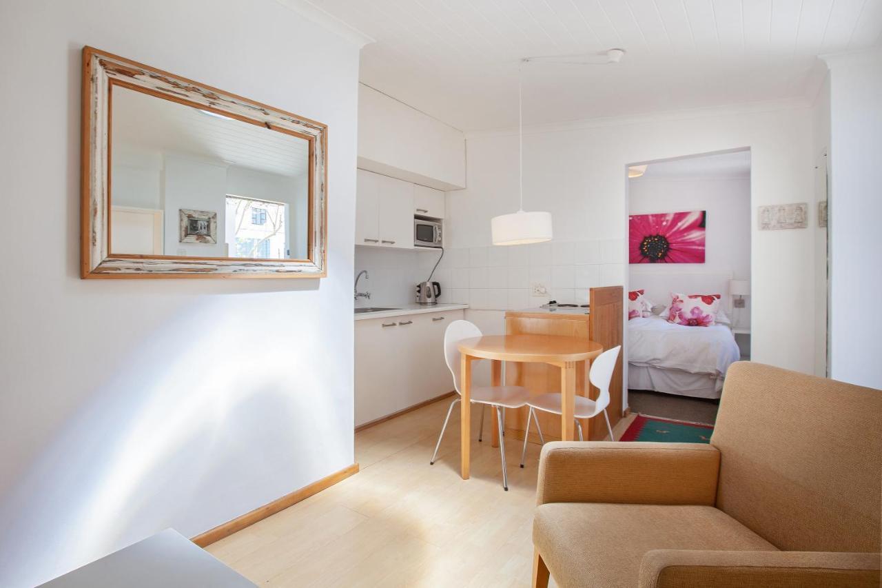 Barry Hall Apartments Apartment *