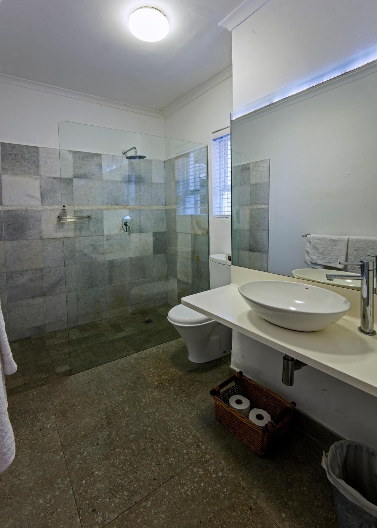 Barry Hall Apartments *