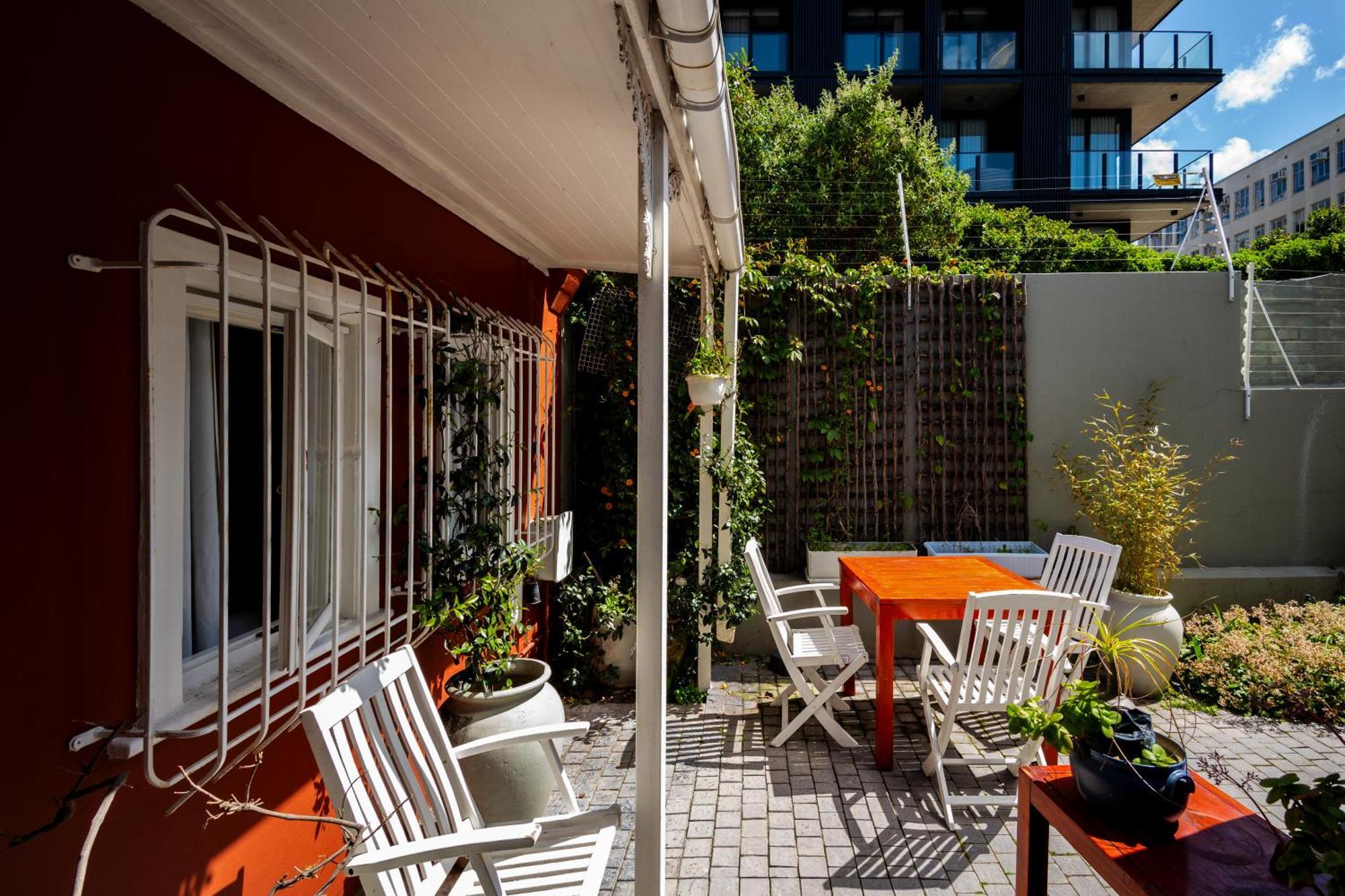 Barry Hall Apartments Apartment *