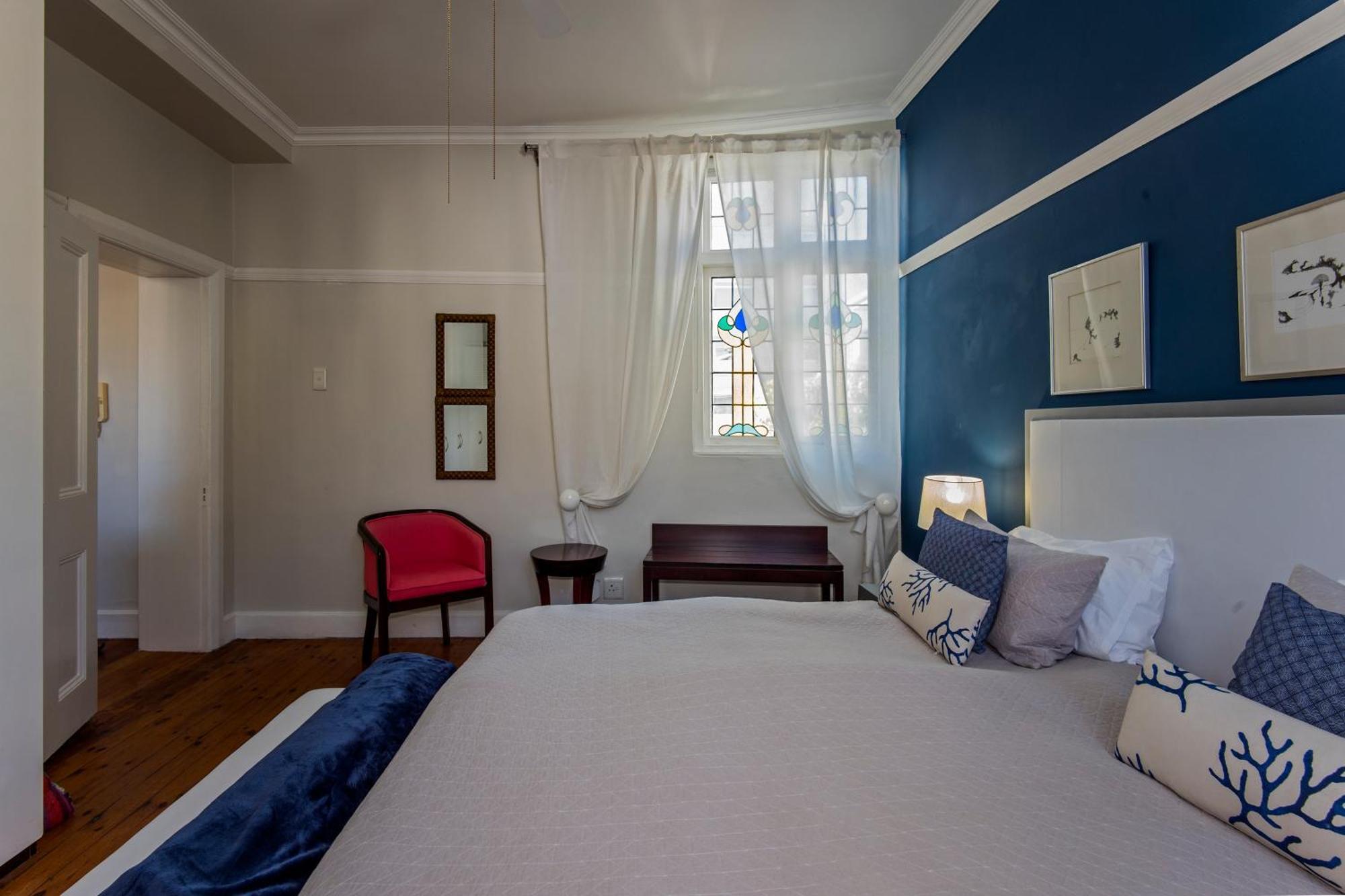 Barry Hall Apartments *